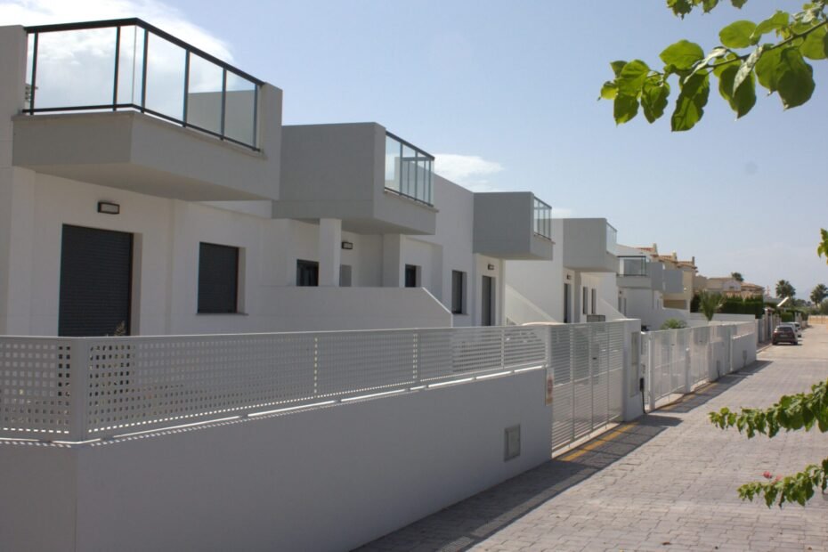 Modern nieuwbouwproject aan de Costa Blanca met strakke architectuur – huis kopen Spanje nieuwbouw